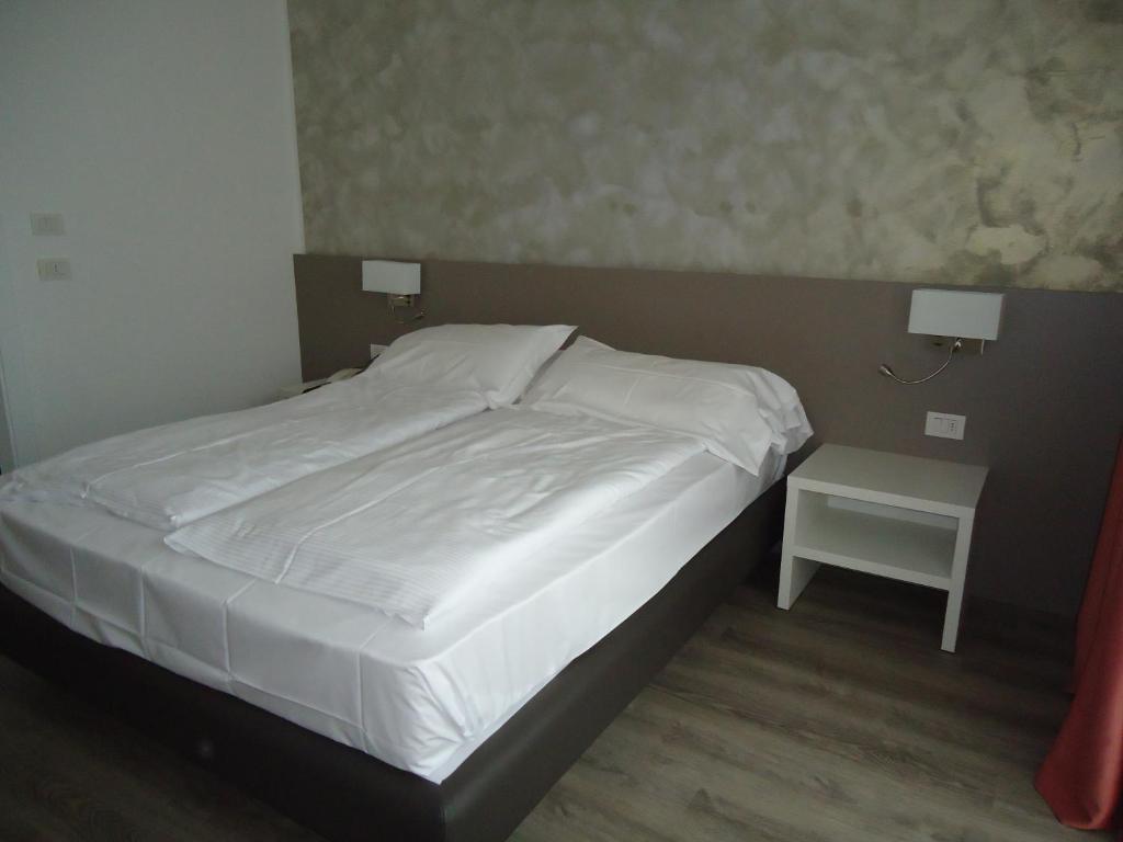 Postel nebo postele na pokoji v ubytování Hotel Piccolo Mondo
