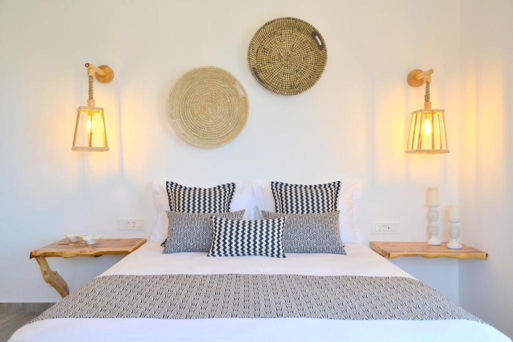 A bed or beds in a room at Hawk Stone