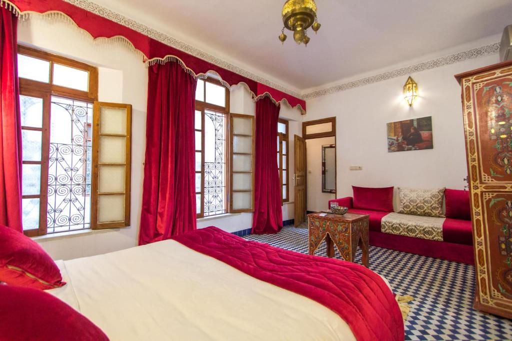 Postel nebo postele na pokoji v ubytování Riad Dar Bab Guissa