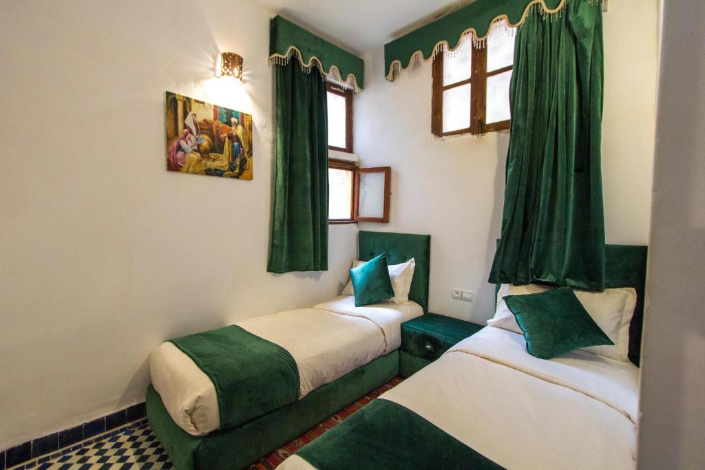 Postel nebo postele na pokoji v ubytování Riad Dar Bab Guissa