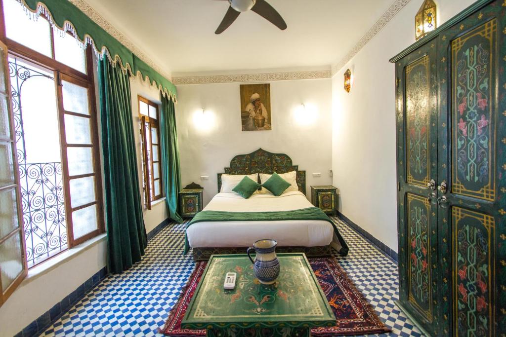 Postel nebo postele na pokoji v ubytování Riad Dar Bab Guissa