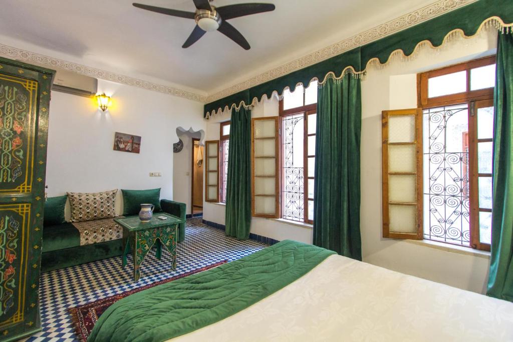 Postel nebo postele na pokoji v ubytování Riad Dar Bab Guissa