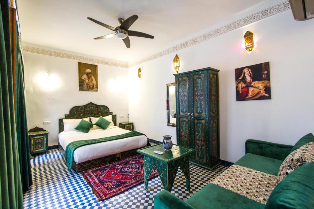 Postel nebo postele na pokoji v ubytování Riad Dar Bab Guissa