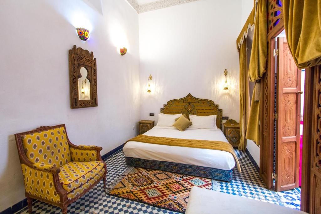 Postel nebo postele na pokoji v ubytování Riad Dar Bab Guissa