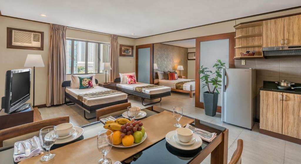 Postel nebo postele na pokoji v ubytování Hotel Kimberly Manila