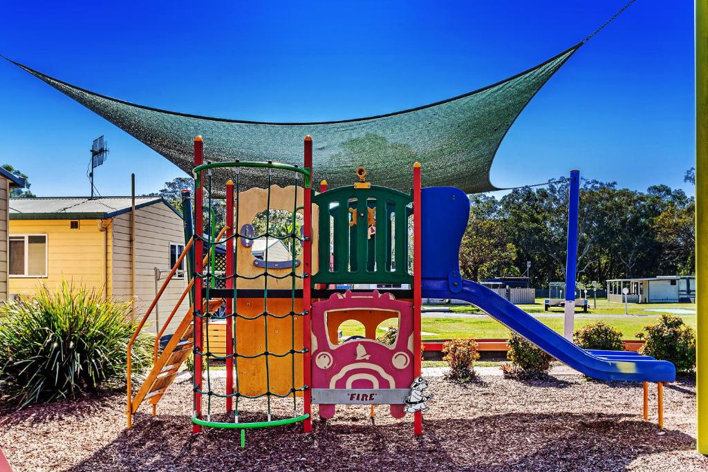 Herní místnost nebo prostor pro děti v ubytování BIG4 Bays Holiday Park