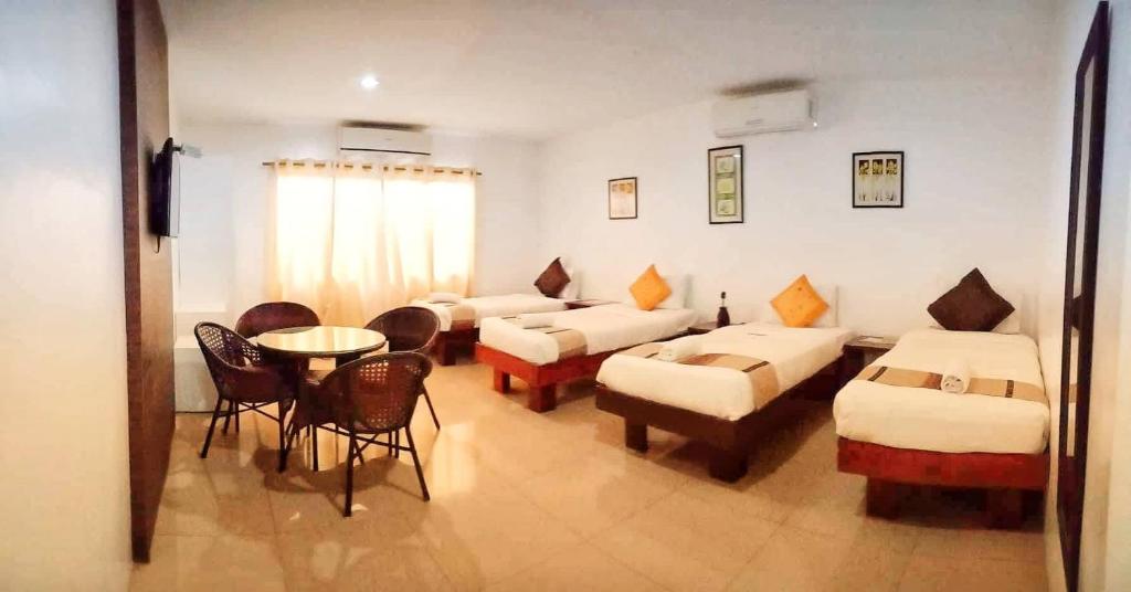Postel nebo postele na pokoji v ubytování Discover Boracay Hotel