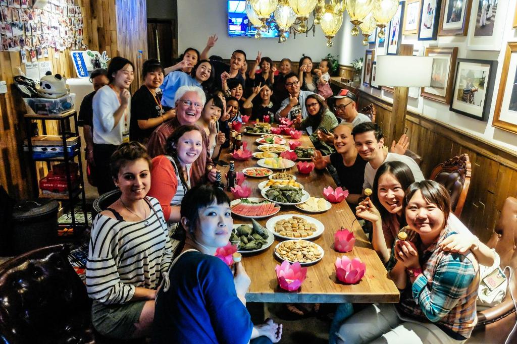Hosté ubytování SONDERIA Lazybones Hostel- Wenshu Temple Side, Chill Hostel with All-Day Brunch, Travel Agency in English & Local Bar Vibes