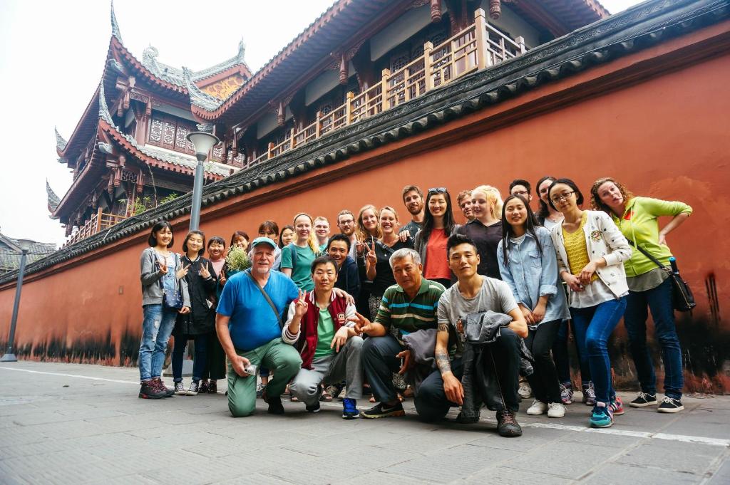 Hosté ubytování SONDERIA Lazybones Hostel- Wenshu Temple Side, Chill Hostel with All-Day Brunch, Travel Agency in English & Local Bar Vibes