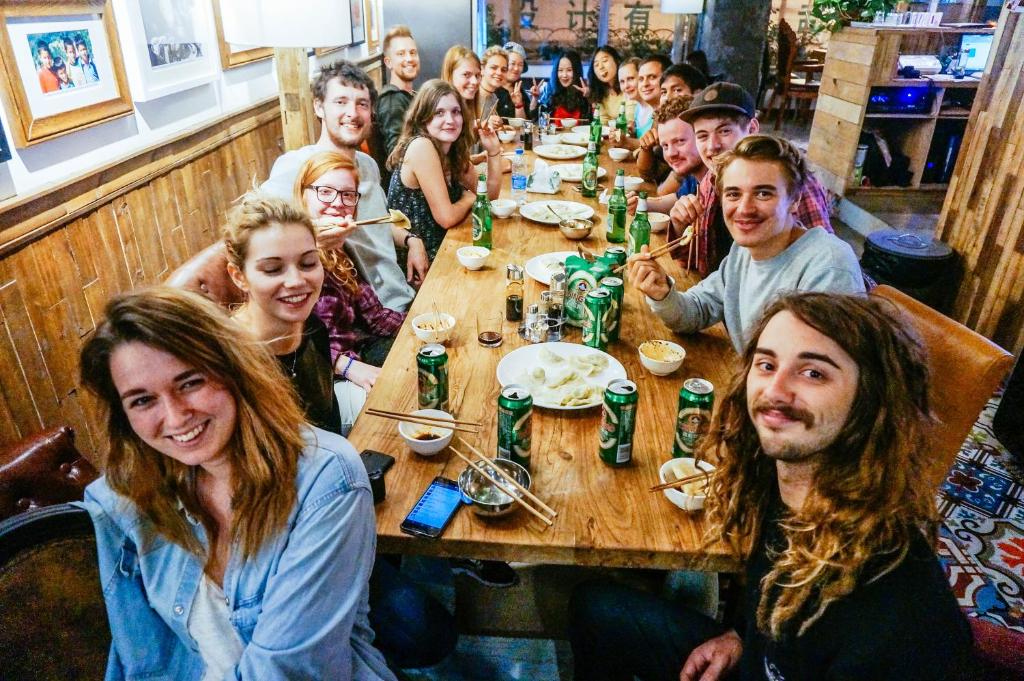 Hosté ubytování SONDERIA Lazybones Hostel- Wenshu Temple Side, Chill Hostel with All-Day Brunch, Travel Agency in English & Local Bar Vibes