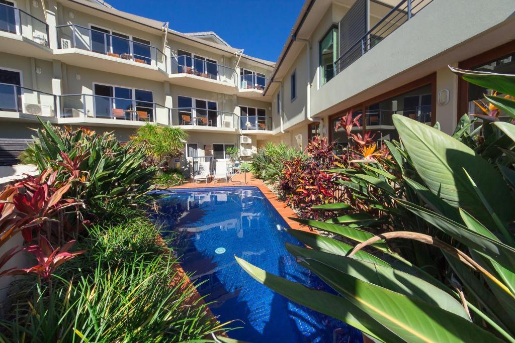 a swimming pool in front of a building at Yamba Beach Motel in Yamba