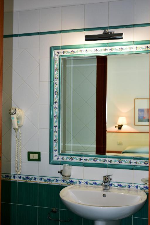 a bathroom with a sink and a mirror at Hotel Amyclae in Sperlonga