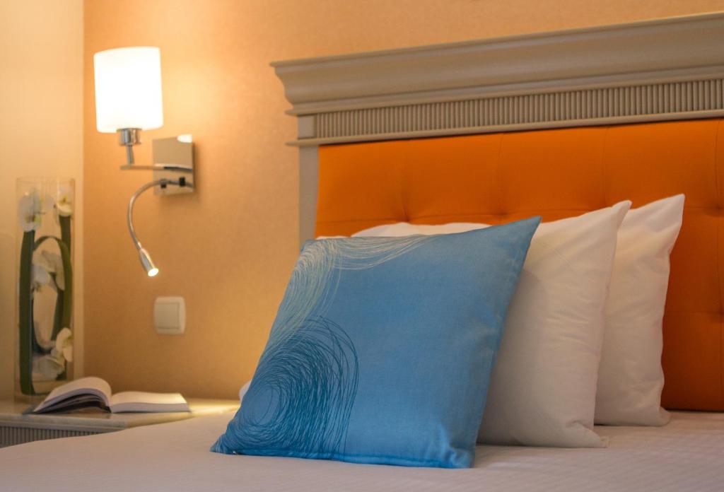 Postel nebo postele na pokoji v ubytování Tropical Hotel