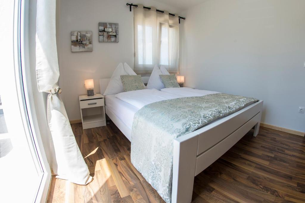 Posteľ alebo postele v izbe v ubytovaní Apartments Mojeljeto
