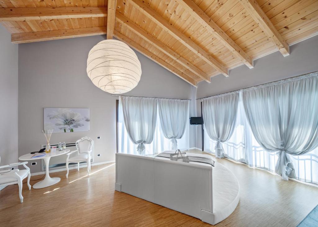Zdjęcie z galerii obiektu Tenuta Valdorso - Agri Resort w mieście Montechiaro D'acqui