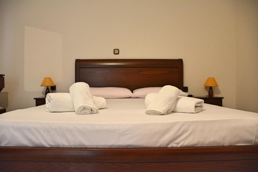 Postel nebo postele na pokoji v ubytování Mokos Rooms