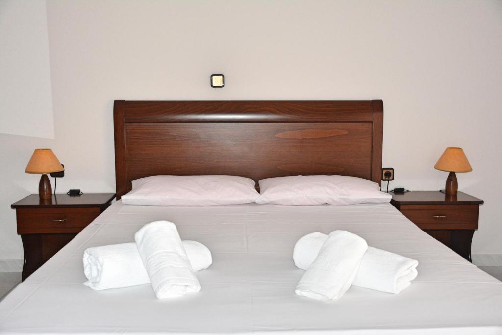 Postel nebo postele na pokoji v ubytování Mokos Rooms