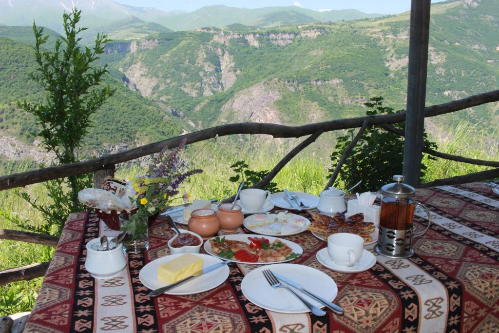 a table with plates of food on top of a mountain at Old Halidzor in Halidzor