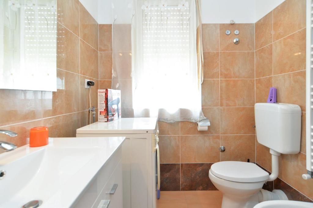 Koupelna v ubytování Apartment & Room Tanja 1552