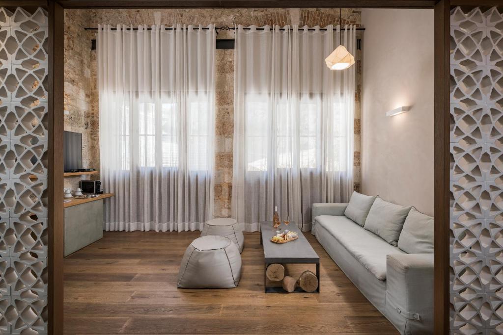 Posedenie v ubytovaní Ambassadors Residence Boutique Hotel