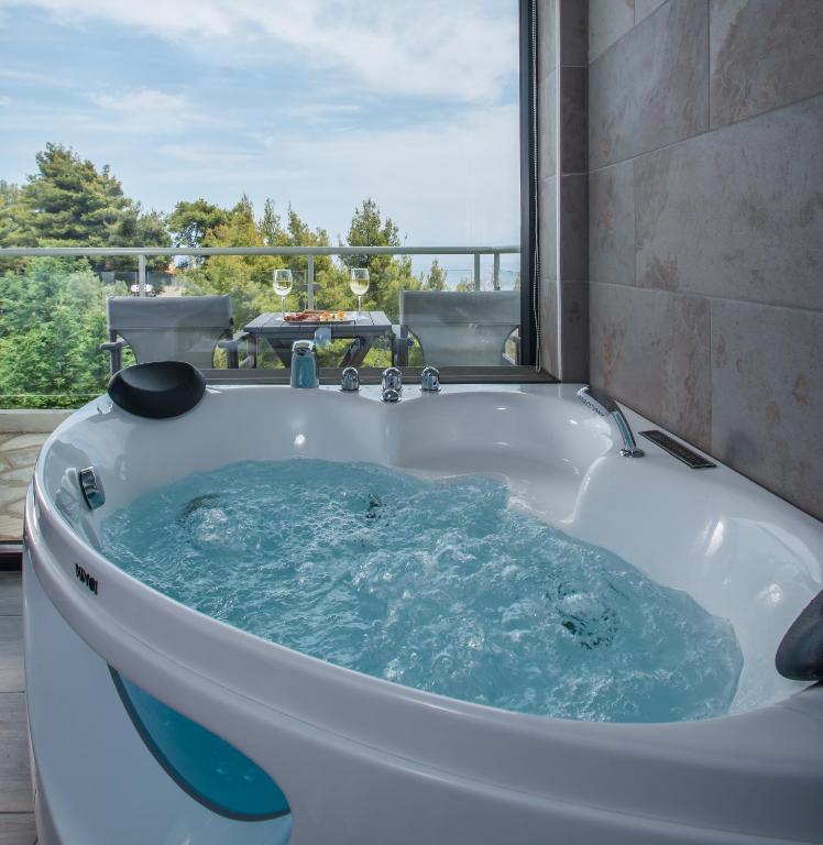 Zdjęcie z galerii obiektu Mirabilia Boutique Hotel w mieście Kriopigi
