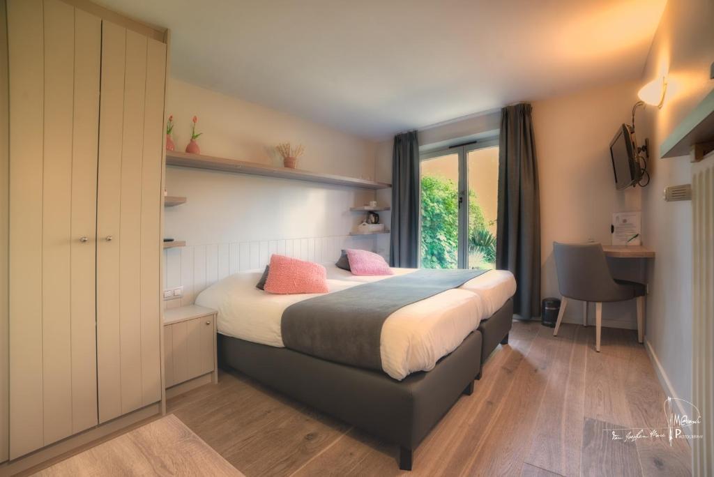 En eller flere senge i et værelse på Hotel Bilderdijk
