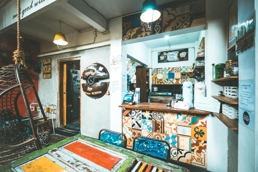 Kuchyň nebo kuchyňský kout v ubytování Good Karma Yogyakarta