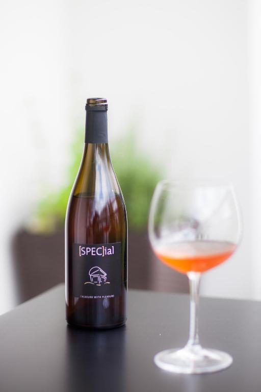 Nápoje v ubytování Design & Wine Vila Special Bled