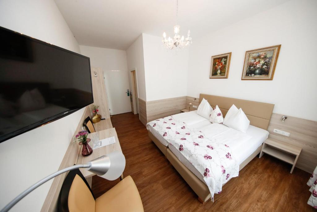 Postel nebo postele na pokoji v ubytování Hotel Lehenerhof