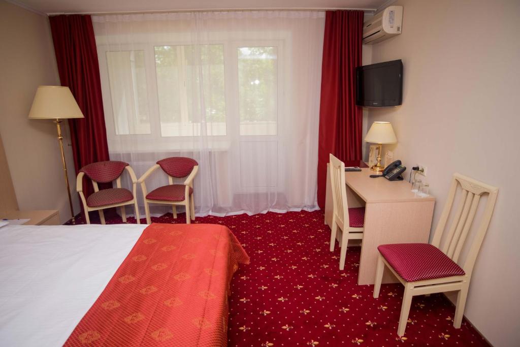 Televízia a/alebo spoločenská miestnosť v ubytovaní AMAKS City-Hotel