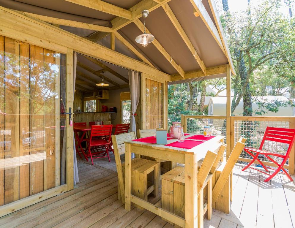 Balkón nebo terasa v ubytování Camping les Restanques
