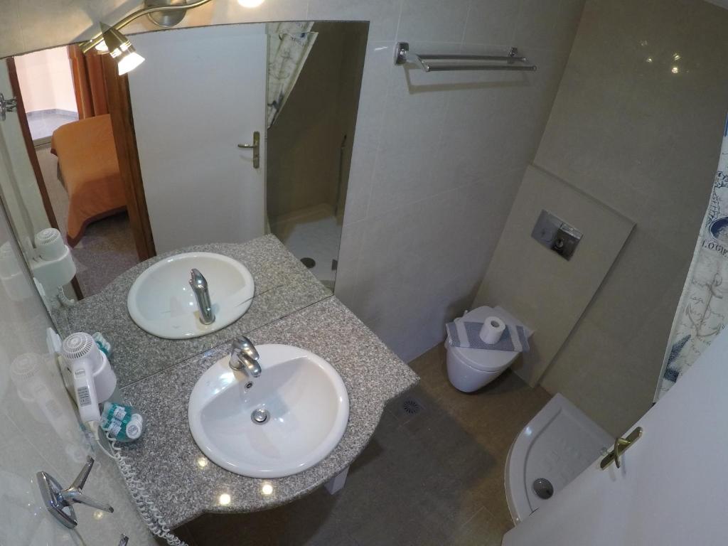 חדר רחצה ב-Kalias Hotel