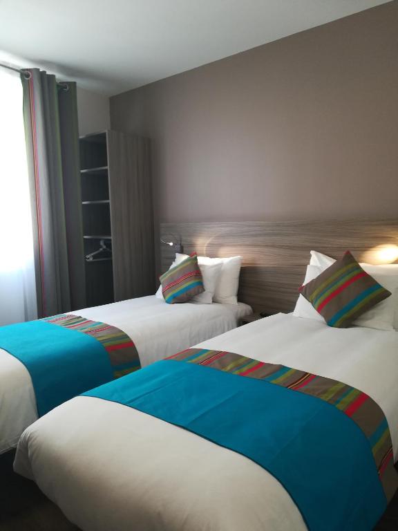Postel nebo postele na pokoji v ubytování Hotel Le Majestic Canet plage