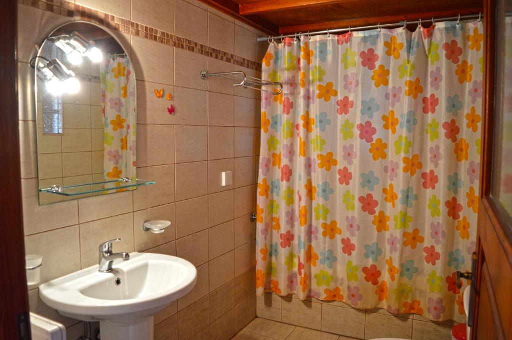 Kylpyhuone majoituspaikassa Thalassini Avra