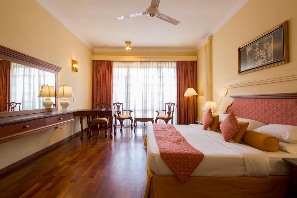 Postel nebo postele na pokoji v ubytování Mahaweli Reach Hotel