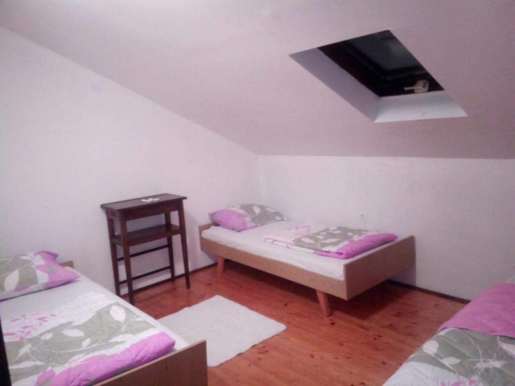 Postel nebo postele na pokoji v ubytování Kamena Ćuprija