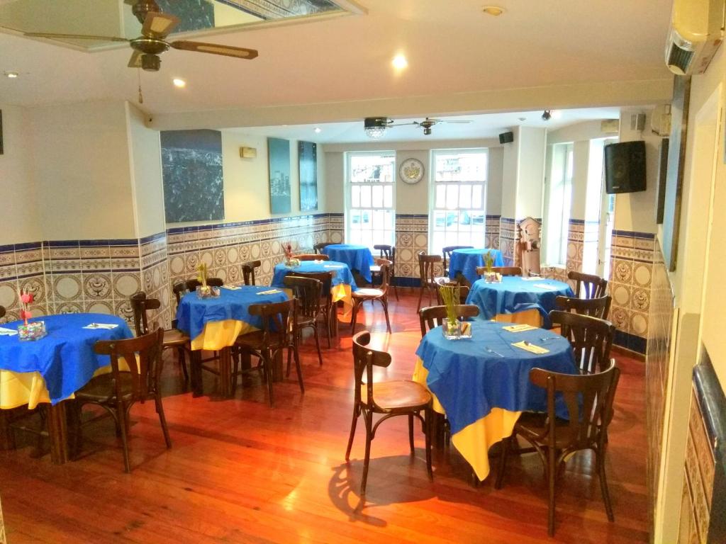 A restaurant or other place to eat at Hotel Canton