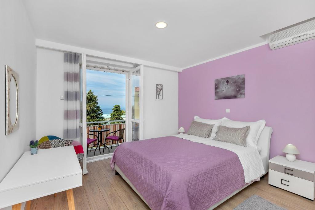 Postel nebo postele na pokoji v ubytování Sun&Sea 4 stars apartment