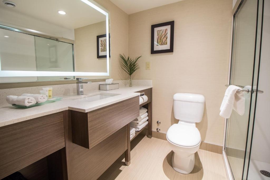 Un baño de Victoria Inn Hotel and Convention Center Winnipeg