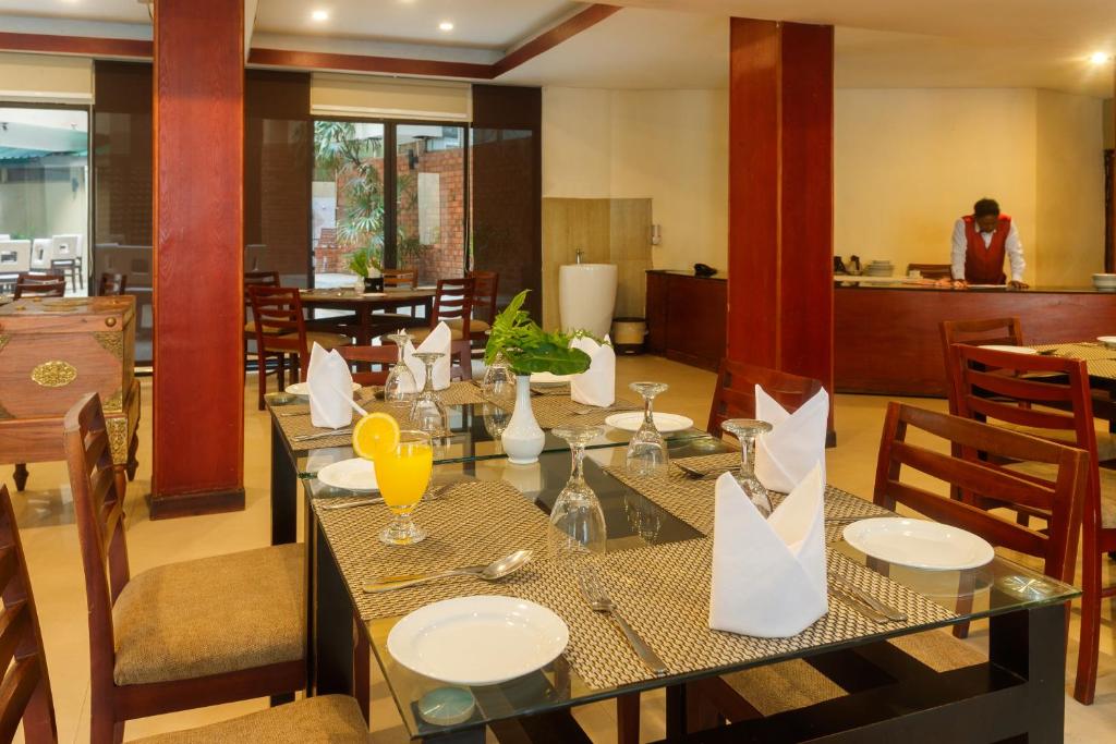 Restaurace v ubytování Hotel Janaki