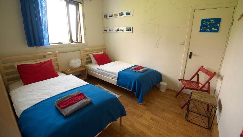 Postel nebo postele na pokoji v ubytování Dynjandi Guesthouse