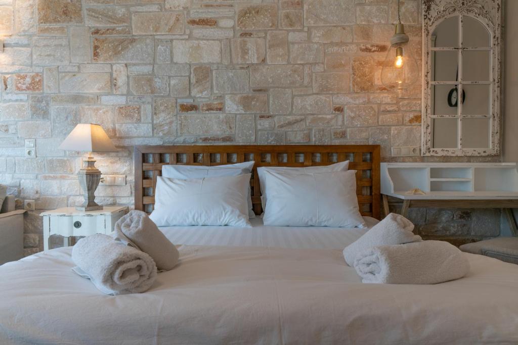 Posteľ alebo postele v izbe v ubytovaní Agorastos Suites