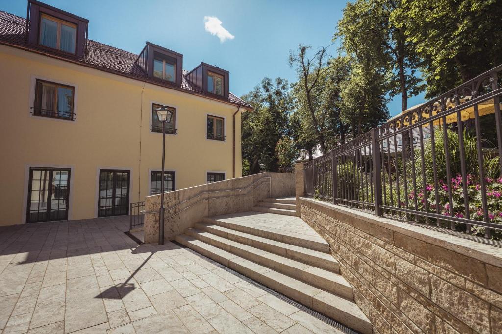 Budova, kde se hotel nachází