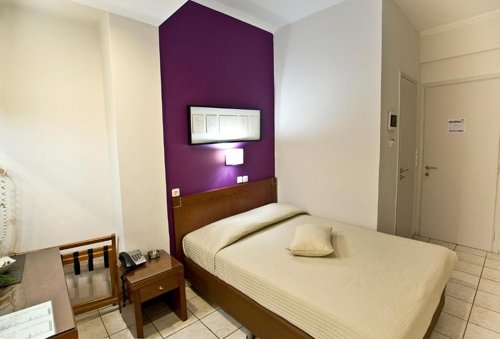 Postel nebo postele na pokoji v ubytování Epidavros Hotel