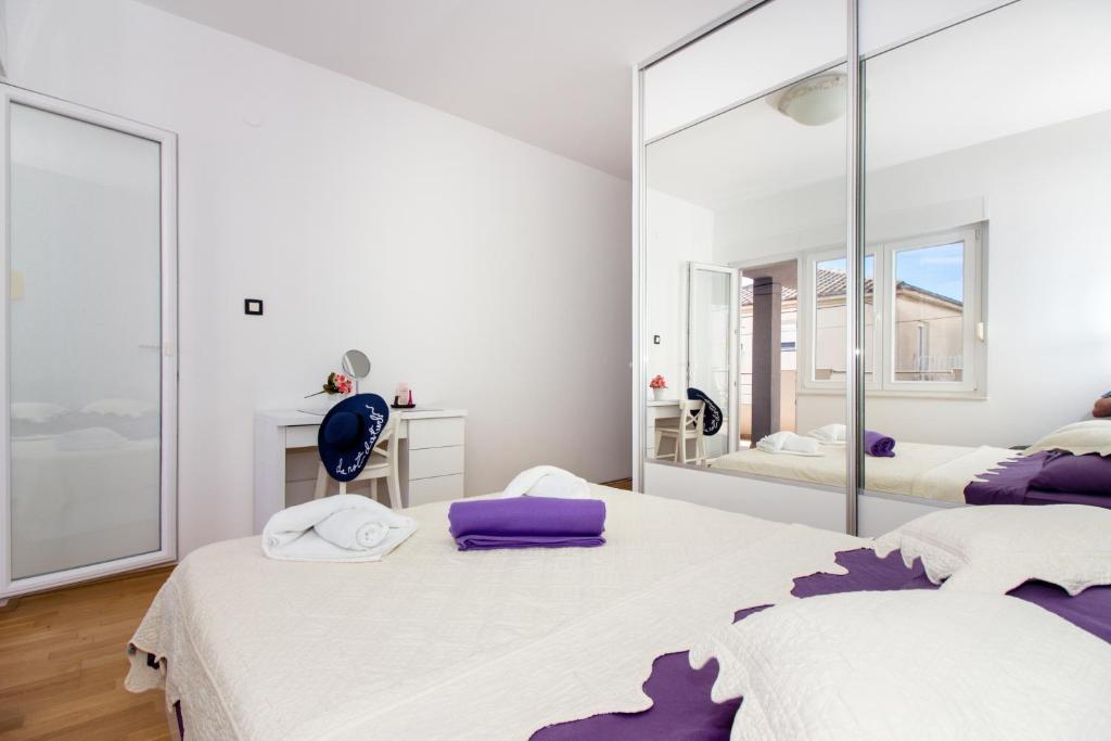 Posteľ alebo postele v izbe v ubytovaní Apartment Villa Rina- Heated salt water Pool