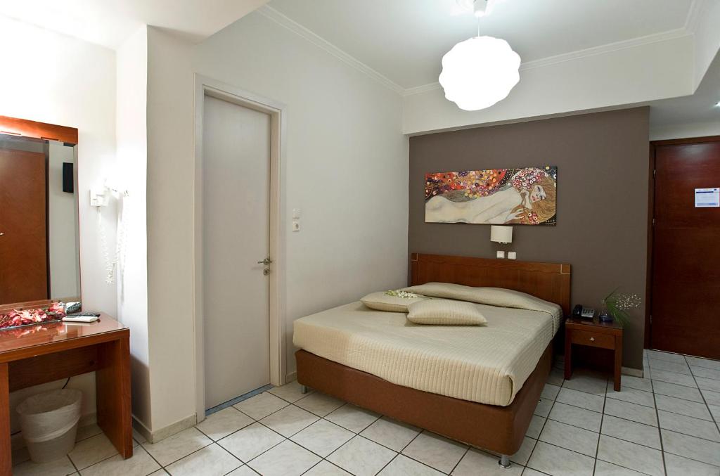 Postel nebo postele na pokoji v ubytování Epidavros Hotel