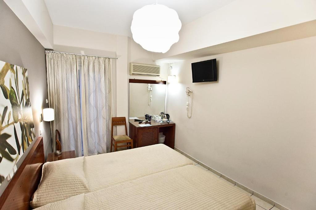 TV a/nebo společenská místnost v ubytování Epidavros Hotel