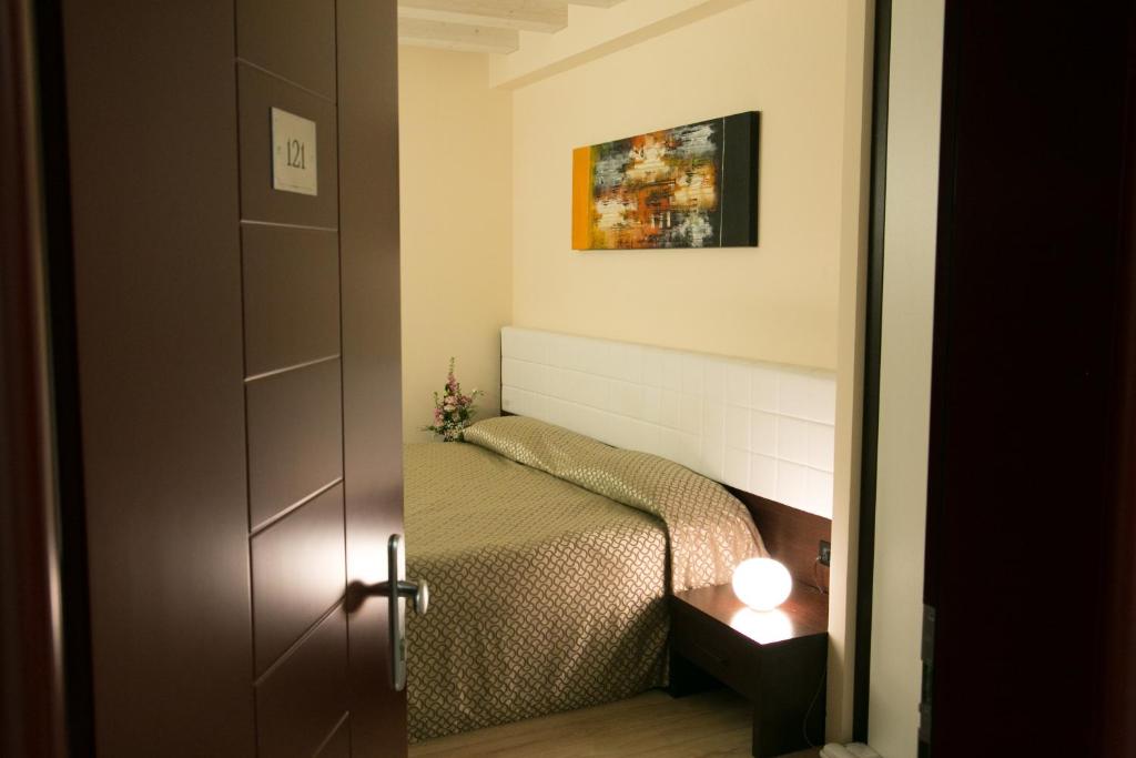 Postel nebo postele na pokoji v ubytování Hotel Calinferno