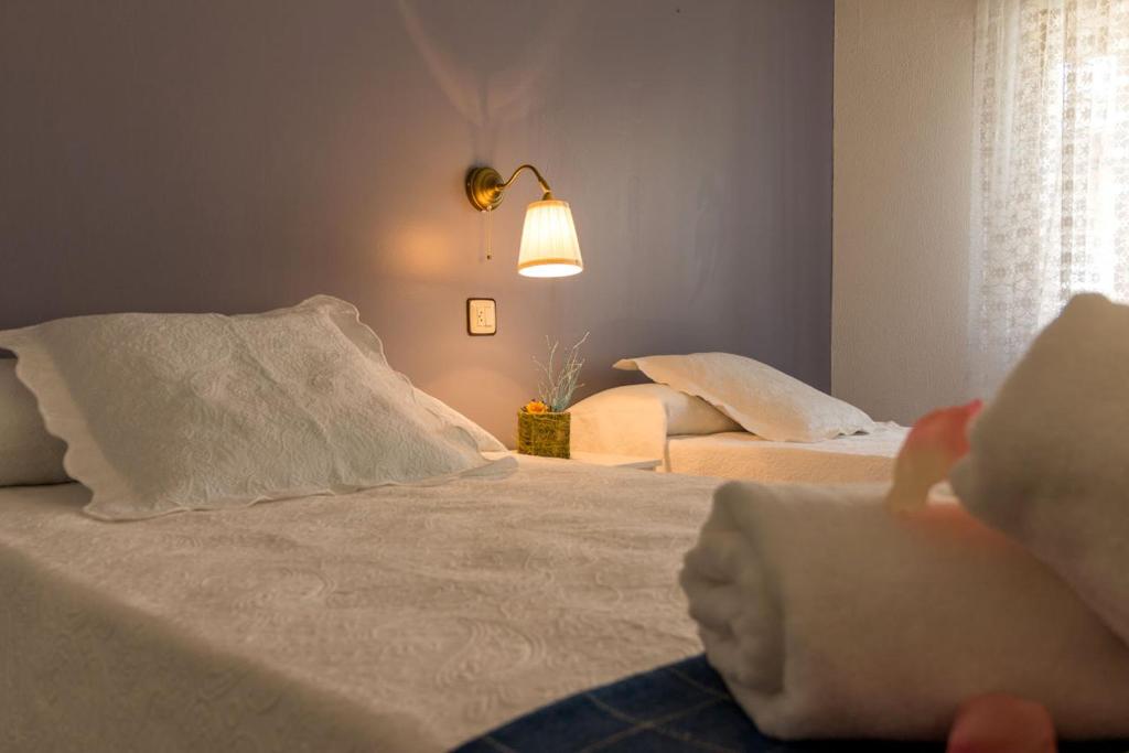 Cama o camas de una habitación en Hostal Arribes del Duero