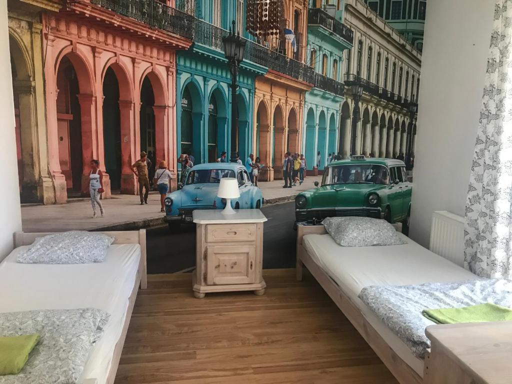 シフィノウイシチェにあるAmelia 1の通りの写真を撮影した部屋のベッド2台